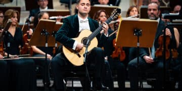 El guitarrista valenciano Ausiàs Parejo y la Orquesta Sinfónica RTVE protagonizarán ‘Los conciertos de La 2’ con obras de Rodrigo y Falla